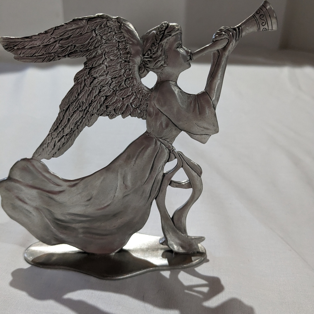 Angel with horn figurine pewter Seagull Canada 1991 Etain Zinn tabletop shelf